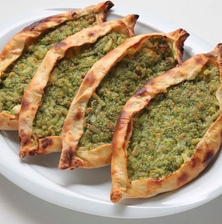 Bakkal Hasan Gaziantep Usulü Fıstıklı Şekerli Peynir Böreği (Özel Yapım)